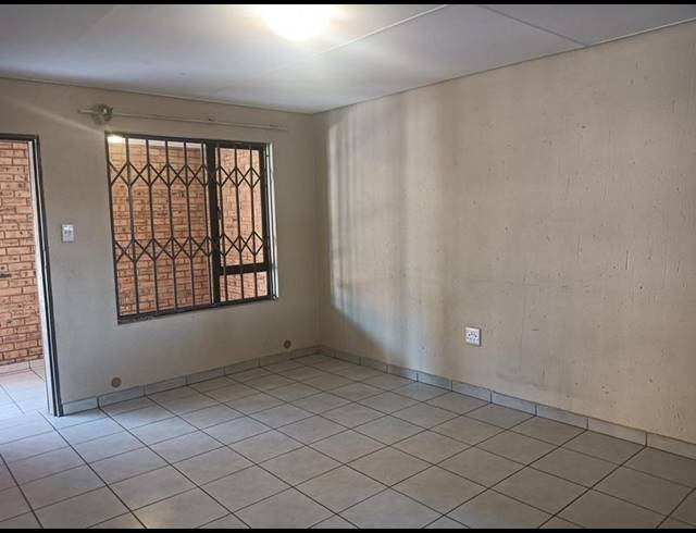 2 BEDROOM APARTMENT FOR SALE IN CRUYWAGEN PARK